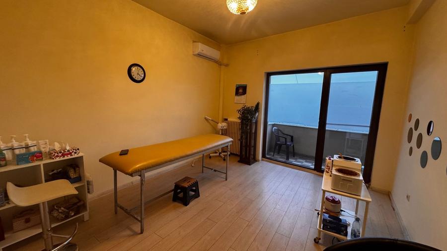 Apartament mare, luminos, 50 metri de metrou.
