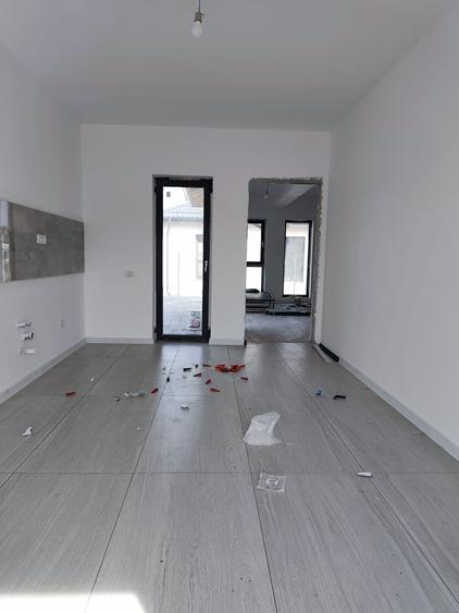 FARA COMISIOANE in Gulia casa cu 4 camere 2 bai terasa PARTER+pod placa la cheie