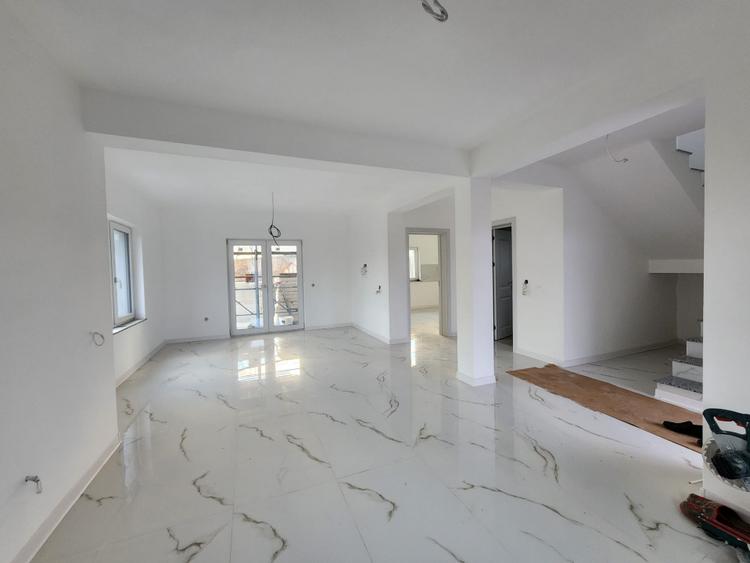 CASA INDIVIDUALA, 4 CAMERE, 2 BAI, 115 MP UTILI, MIROSLAVA-LIDL