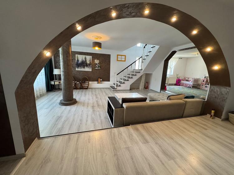 VILĂ  DE VÂNZARE | PERIȘ | 9  CAMERE | 460 MP  | TEREN 1.400 MP