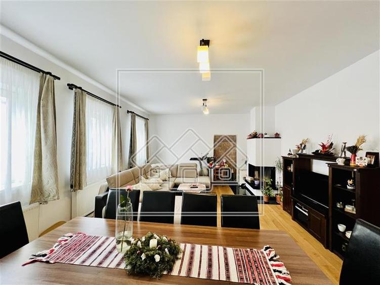 Casa in Lazaret, 900 mp teren, 663 mp gradina, pivnita si pod
