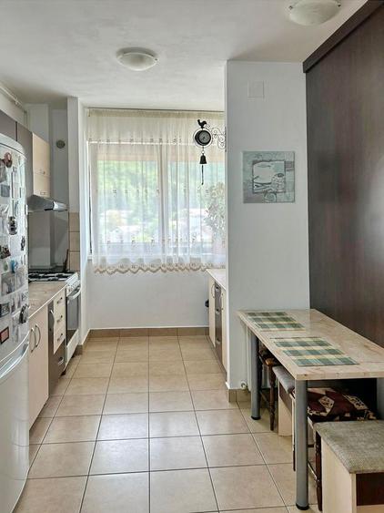 APARTAMENT CU 2 CAMERE PE MALUL LACULUI -CONFORT SI LINISTE