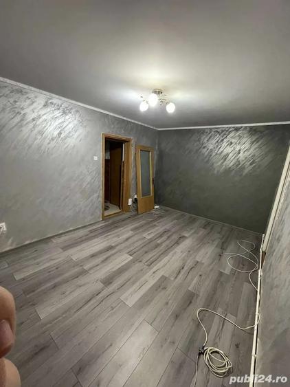 Apartament cu 3 camere , etaj 1/4, zona Podu Ros
