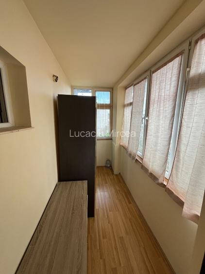 Proprietar - Apartament de inchiriat, 3 camere decomandate, parcare, Magheru - 7