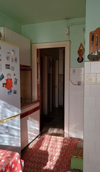 Apartament 3 camere liber la vanzare zona Vlahuta