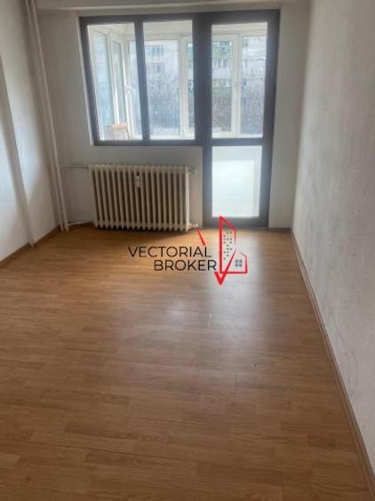 4 camere decomandat, etaj intermediar Piata Delfinului