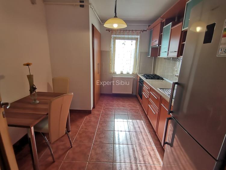 INCHIRIEZ apartament 4 camere decomandat,renovat,zona Strand - 9