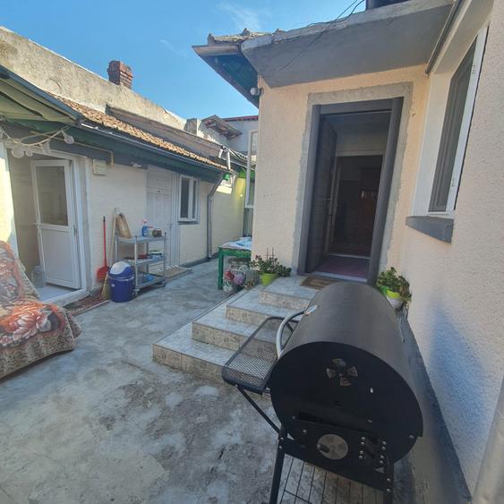 Casa coiciu, 3 camere, 2 bucatarii, baie, 180mp teren