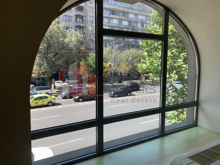 Spatiu comercial / show-room, magazin central - Universitate.