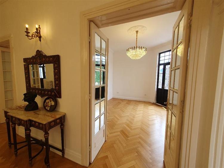 Apartament spatios, reprezentativ, office.