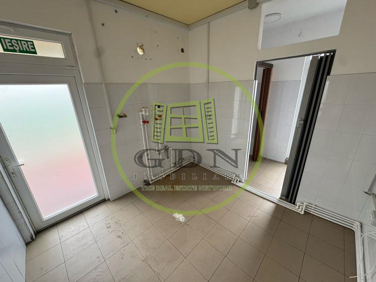 Spatiu comercial, 233mp, D+P, 6 incaperi, cartier Brazda, zona Amaradia