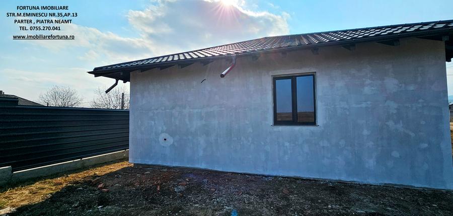 Casa la rosu si teren 615 mp, intr-un cartier de vile, Dumbrava Rosie