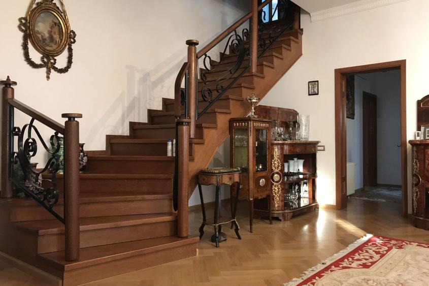 Conac neoromânesc în stil brâncovenesc | 600 mp utili | Domeniu de 2.400 mp