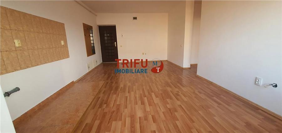 Apartament 3 camere de inchiriat Cetate etaj 2