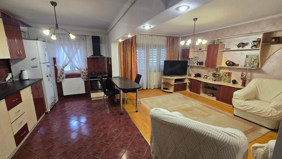 Apartament 4 camere de vanzare, etajul 1, Focsani