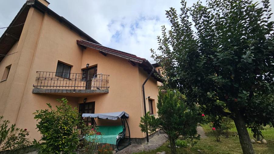 Duplex Tractorul Coresi,mobilat-utilat,curte comuna,650 Euro