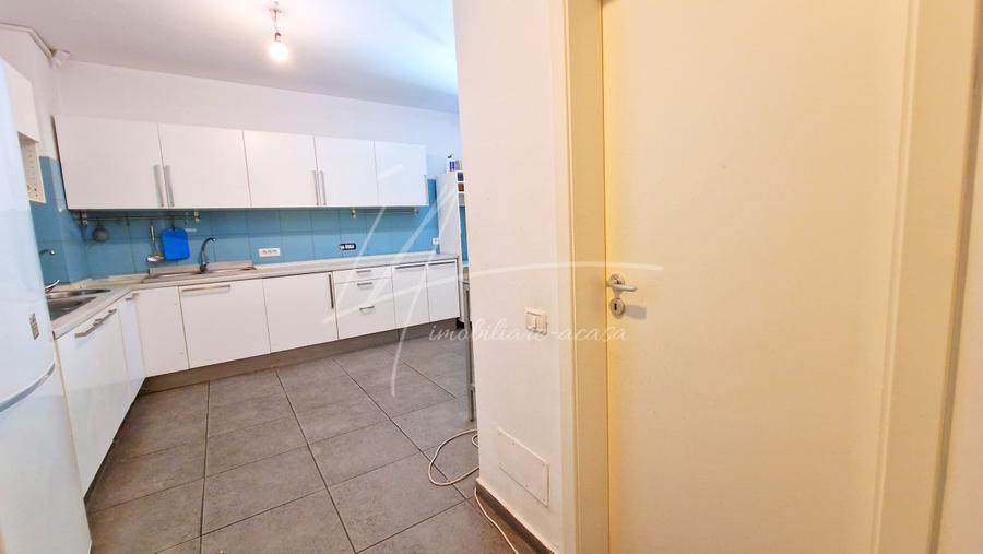 Apartament cu 5 camere-239 mp.+ terasa 358 mp. Prelungirea Ghencea 281- parter