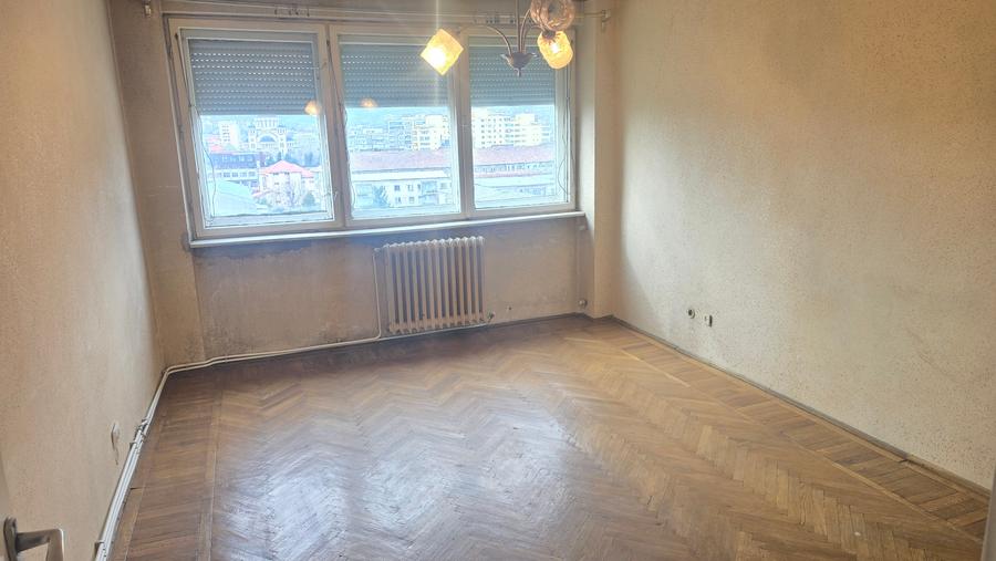 Vand apartament 2 camere in Deva, zona Piata, ITM, Directia Silvica, decomandat,