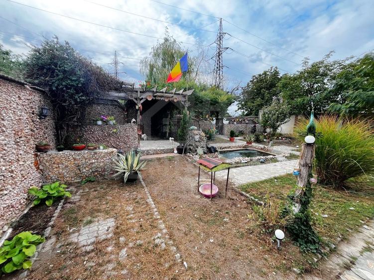 Casa Deosebita 3Camere 3Bai 1460mp Teren Garaj Piscina Bariera Valcii