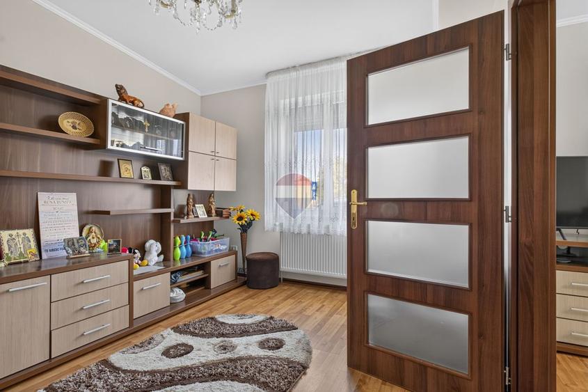 Casă/Spatiu comercial  si teren 422 mp de inchiriat zona Uta