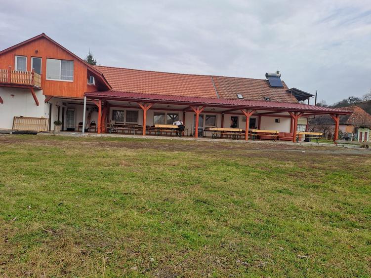 Vand PENSIUNE cu 12 cam,si RESTAURANT in  Bereni.