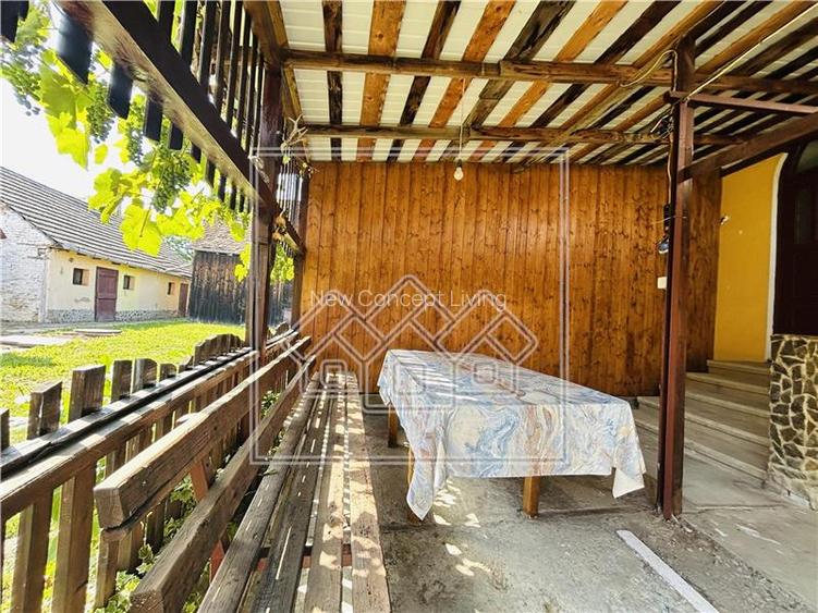 Casa la tara, teren mare, mobilata si utilata, zona foarte linistita - 14