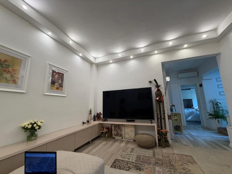 Propun spre vânzare o casă cochetă, ideală pentru o persoană sau un cuplu