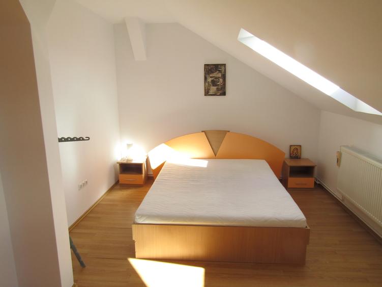 Apartament cu 2 camere + living, pe două niveluri, complet utilat și mobilat