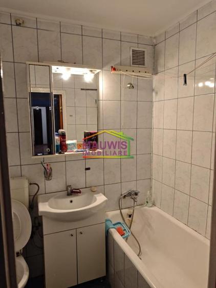 Vand apartament 3 camere Piata Straduintei - Niculitel