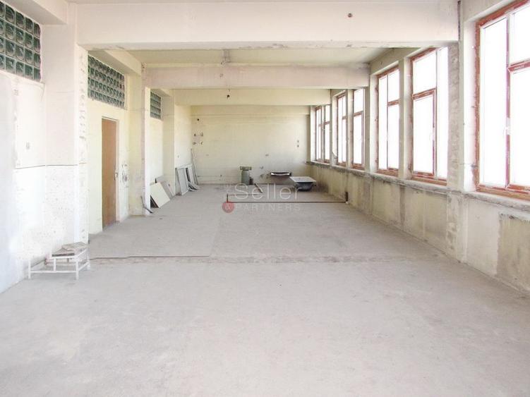 Cladire Office