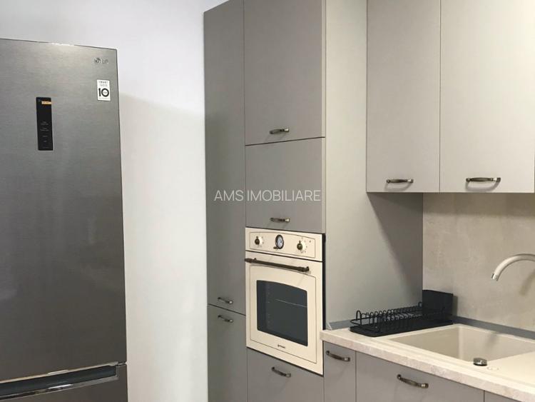 NOU / SUPERB/ LOC PARCARE/ ZONA PIPERA / CURTE GENEROASA