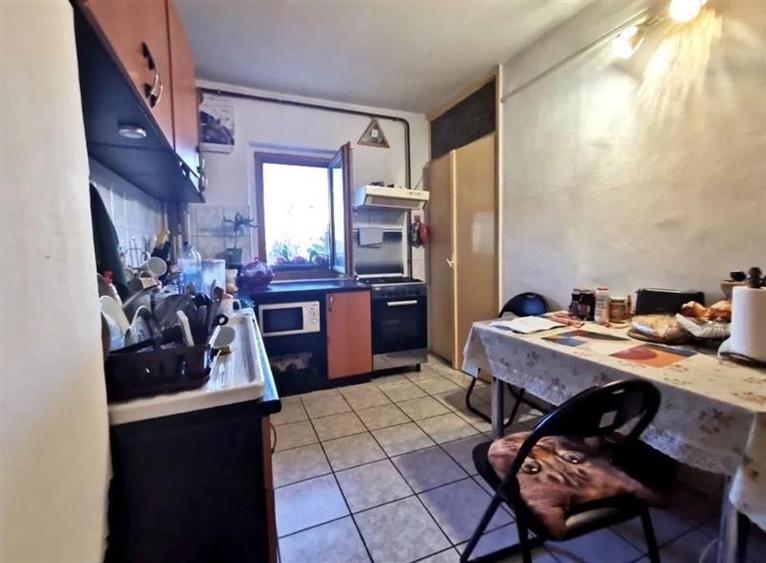 Etaj 2 cu 2 bai in bloc anvelopat, linga Nora