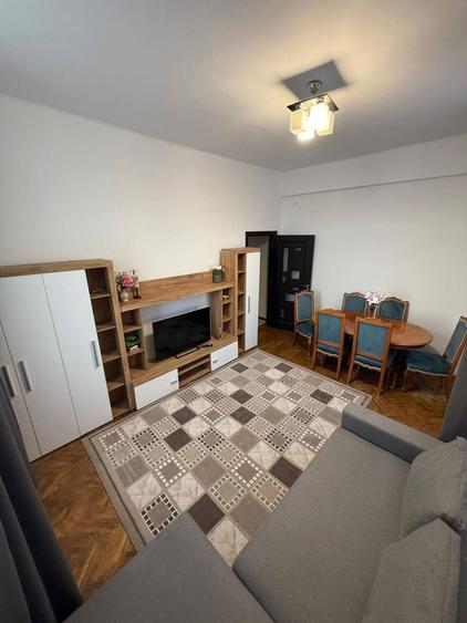Apartament de închiriat, ultracentral, 3 camere, decomandat