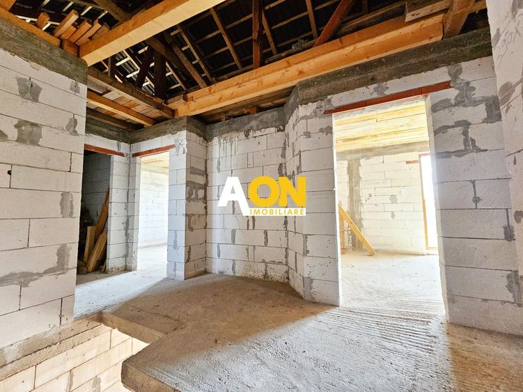 Casa la rosu, 4 camere, 301 mp teren, P+1, zona Alba-Micesti