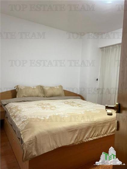 Pret redus! Vanzare urgenta apartament cu 3 camere bloc din anul 2000 cu locuri
