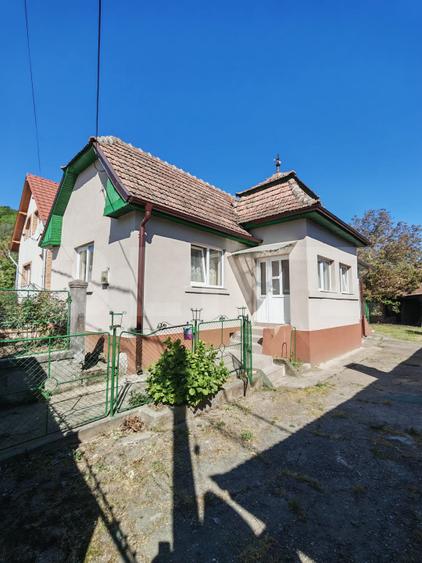 Casa 2 camere, 83 mp, 650 mp teren, in Moldovenesti
