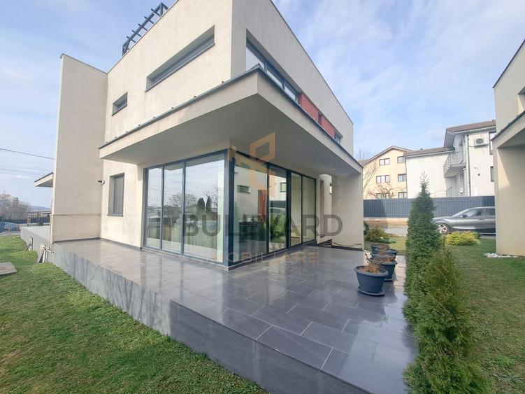 Casa tip dulplex 120 mp + 80 mp terase + garaj, zona Liceu Waldorf