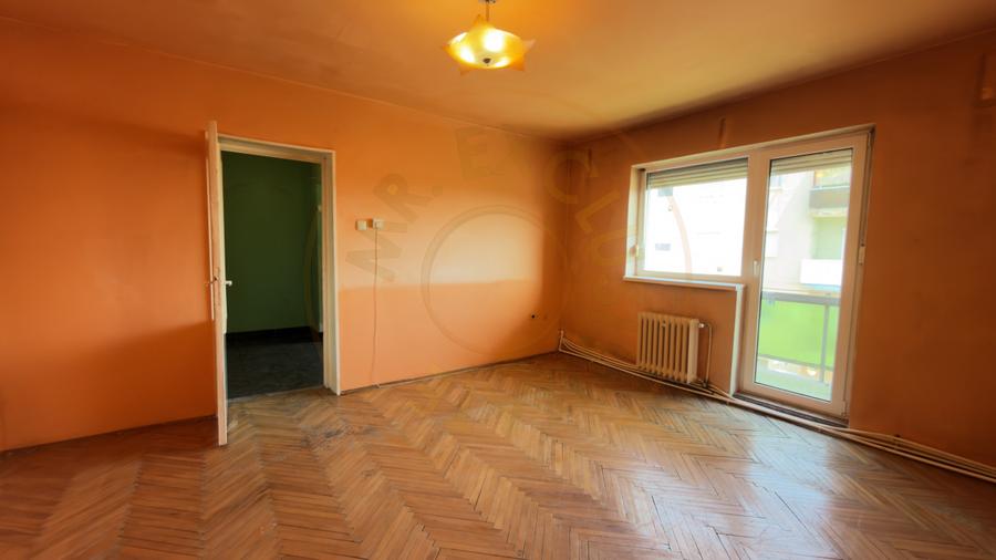 Apartament 2 camere Etaj III / Str. Eliberării 17 -Carei- Comision 0% cumpărător