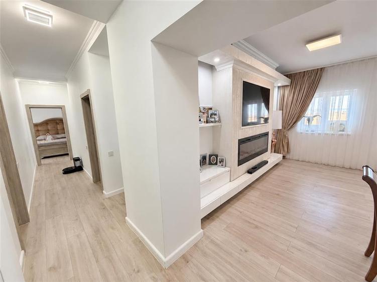 Apartament de LUX cu 4 camere 2 bai si 2 parcari in Cartier Deventer