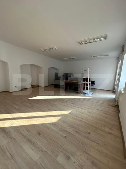 BLITZ oferă spre închiriere 3 camere în cadrul unui spațiu comercial ultracentra