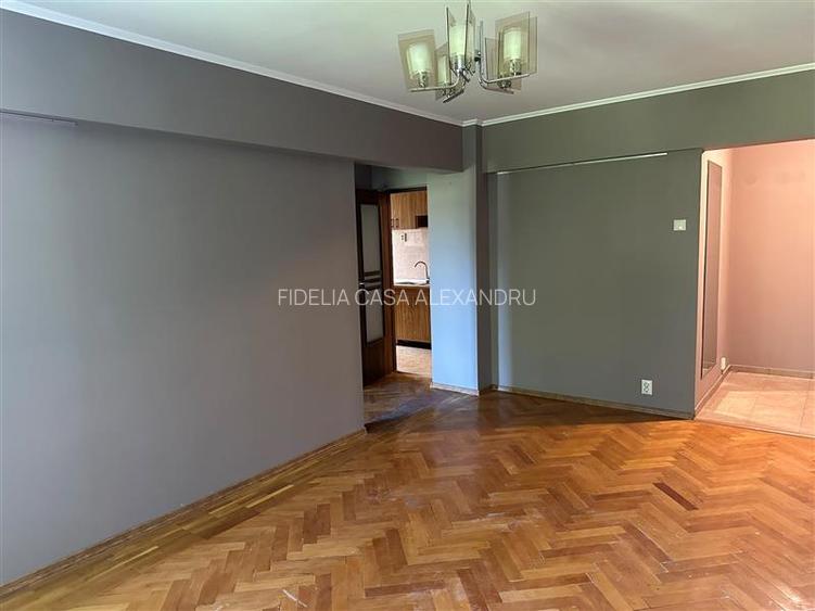Apartament 3 camere de vanzare, semidecomandat, etaj intermediar, bloc fara risc - 3