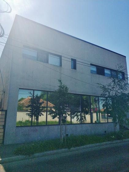 Spatiu comercial S+P+E, 540 mp utili, 10 locuri parcare, ideal clinica medicala