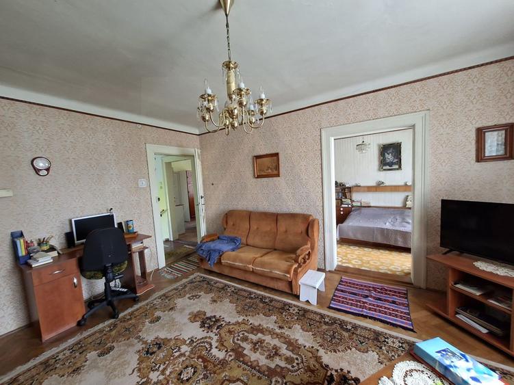 Casa individuala 185 mp utili S + P + E garaj si teren 777 mp Central