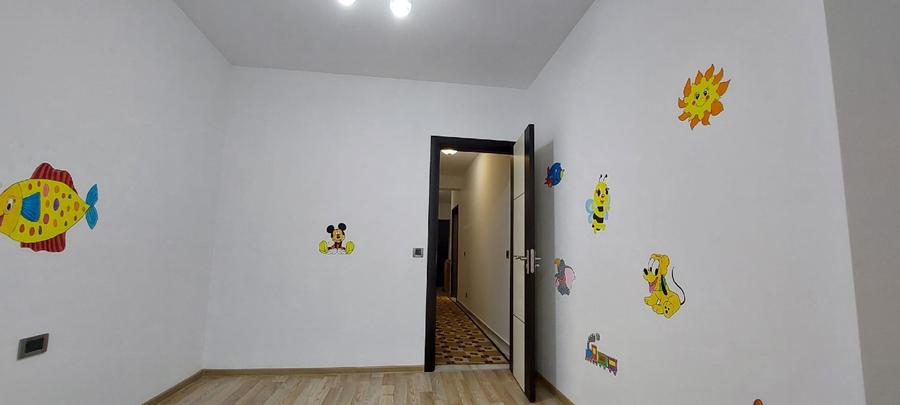 Apartament 3 camere de vanzare