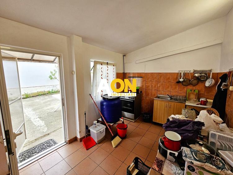 Casa 3 camere, 2 bai, mobilata, utilata, 645 mp teren, zona Lipoveni