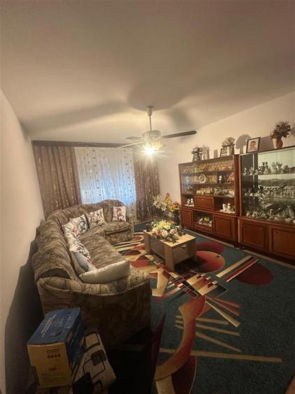 APARTAMENT 3 CAMERE DECOMANDAT FRUMOASA NICOLINA 135000 EURO