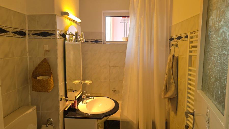 Inchiriez apartament 2 camere in Deva, Mihai Viteazu (Piata Centrala), etaj 3