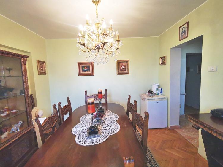 Vanzare 4 cam modern,complet renovat 100 mp, boxa si parcare ADP zona Parlament