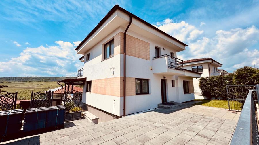 Casa individuala moderna cu priveliste panoramica - Str. Dealul Fanatelor