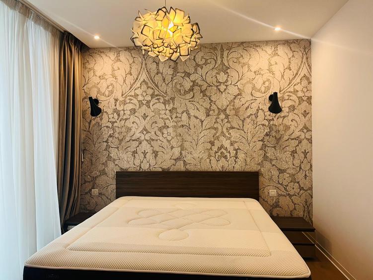 3 Camere - One Charles de Gaulle